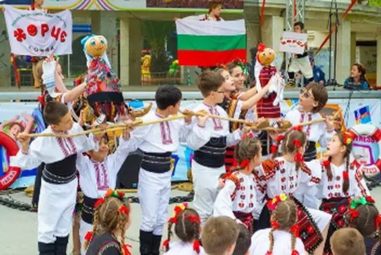 Lakatniche children from Mihail Lakatnik Primary School performing Bulgarian folk dance
